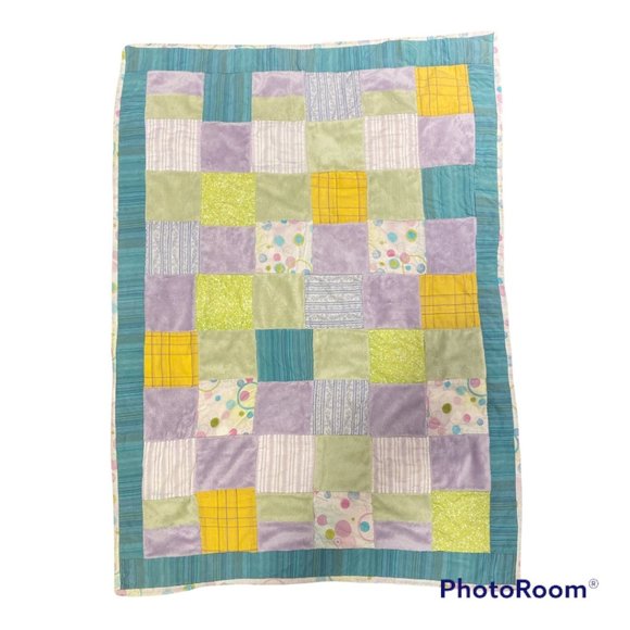 QUILT Small Handmade Quilt Reversible 37 1/2" x 26 1/2" FLeece on Back - Picture 2 of 4